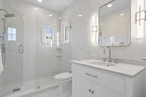 House in Palm Beach, Florida 4 bedrooms, 283.63 sq.m. № 2158409 - photo 18