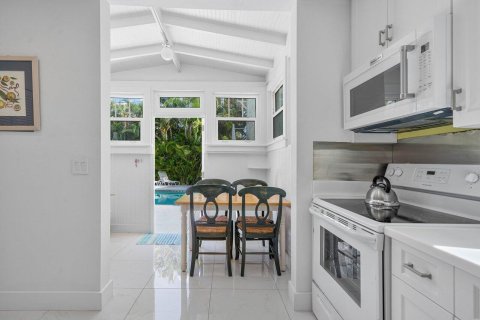 House in Palm Beach, Florida 4 bedrooms, 283.63 sq.m. № 2158409 - photo 9