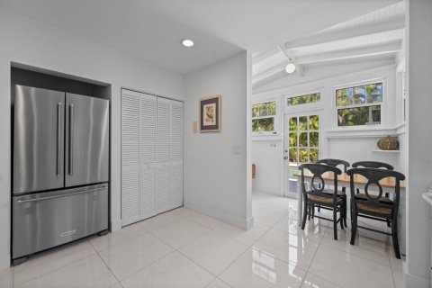 House in Palm Beach, Florida 4 bedrooms, 283.63 sq.m. № 2158409 - photo 10