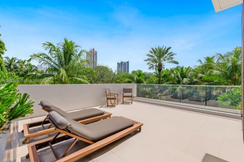 Купить виллу или дом в Майами-Бич, Флорида 7 спален, 987.74м2, № 1986151 - фото 27