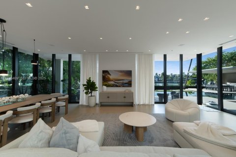 Купить виллу или дом в Майами-Бич, Флорида 7 спален, 987.74м2, № 1986151 - фото 9