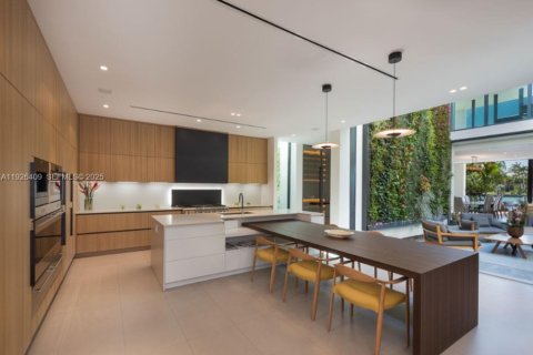 Купить виллу или дом в Майами-Бич, Флорида 7 спален, 987.74м2, № 1986151 - фото 8