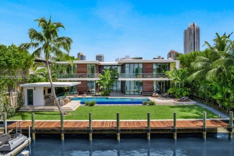 Купить виллу или дом в Майами-Бич, Флорида 7 спален, 987.74м2, № 1986151 - фото 1
