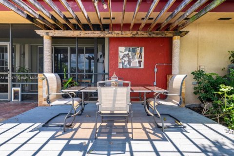 Casa en venta en Hallandale Beach, Florida, 3 dormitorios, 180.32 m2 № 1696311 - foto 23