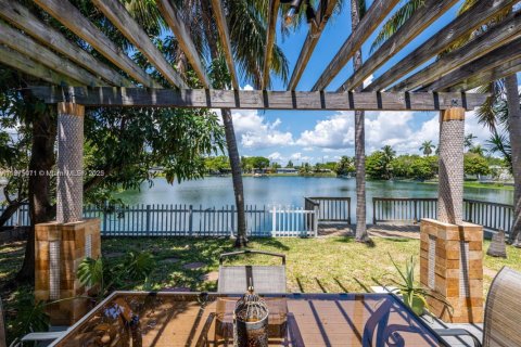 Casa en venta en Hallandale Beach, Florida, 3 dormitorios, 180.32 m2 № 1696311 - foto 22