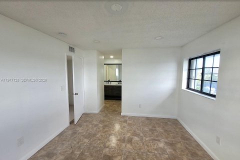 Condo in Miami, Florida, 3 bedrooms № 2003273 - photo 8