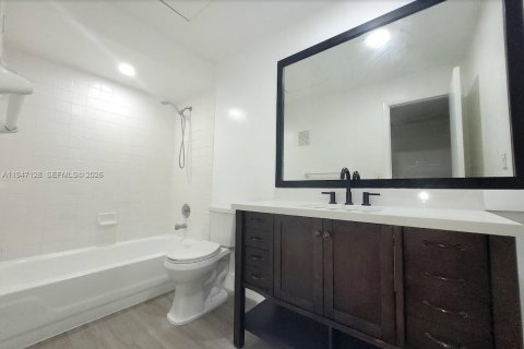 Condo in Miami, Florida, 3 bedrooms № 2003273 - photo 7
