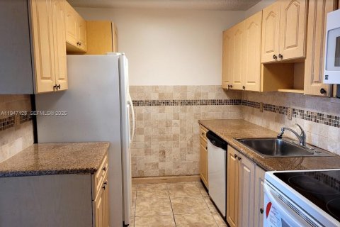 Condo in Miami, Florida, 3 bedrooms № 2003273 - photo 13