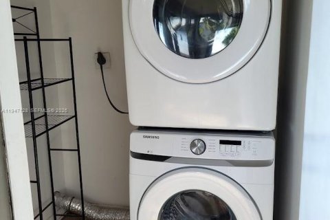 Condo in Miami, Florida, 3 bedrooms № 2003273 - photo 22