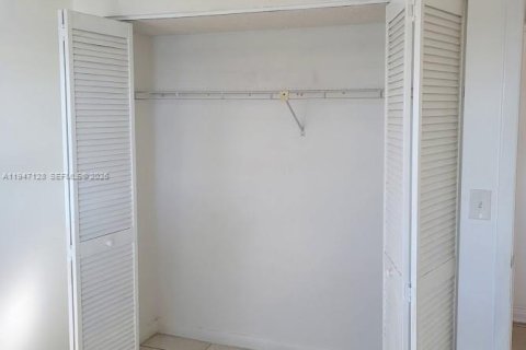 Condo in Miami, Florida, 3 bedrooms № 2003273 - photo 19