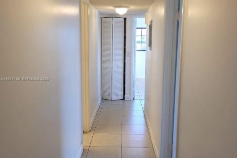 Condo in Miami, Florida, 3 bedrooms № 2003273 - photo 17