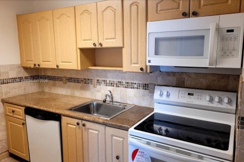 Condo in Miami, Florida, 3 bedrooms № 2003273 - photo 15