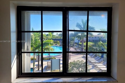 Condo in Miami, Florida, 3 bedrooms № 2003273 - photo 23