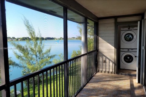 Condo in Miami, Florida, 3 bedrooms № 2003273 - photo 25