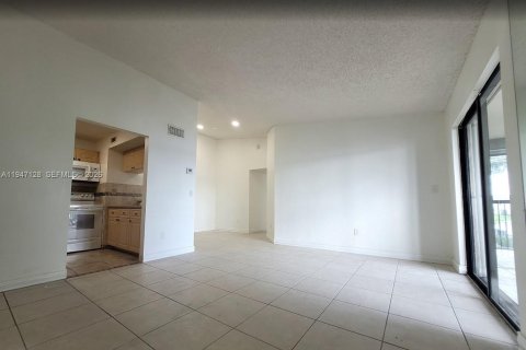 Condo in Miami, Florida, 3 bedrooms № 2003273 - photo 10