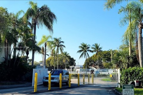 Condo in Miami, Florida, 3 bedrooms № 2003273 - photo 26