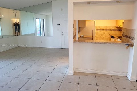 Condo in Miami, Florida, 3 bedrooms № 2003273 - photo 11