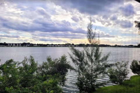 Condo in Miami, Florida, 3 bedrooms № 2003273 - photo 27