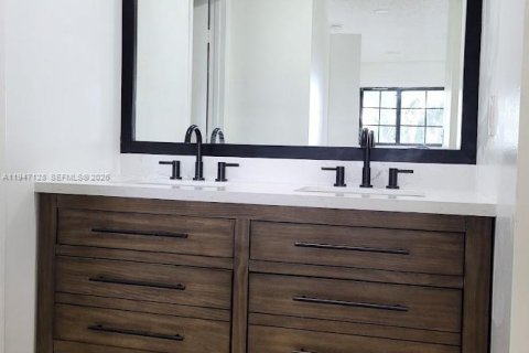 Condo in Miami, Florida, 3 bedrooms № 2003273 - photo 6