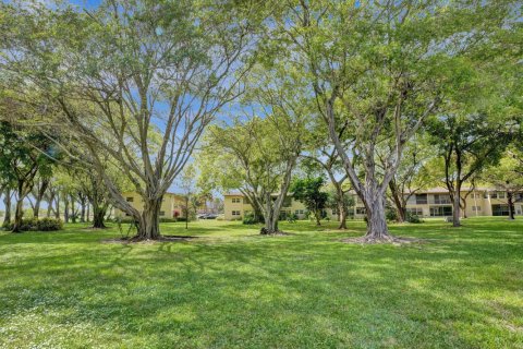 Condo in Margate, Florida, 2 bedrooms  № 1068317 - photo 1
