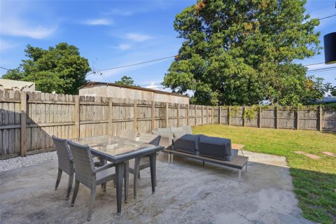 Купить виллу или дом в Лодерхилл, Флорида 3 спальни, 101.82м2, № 2040393 - фото 19