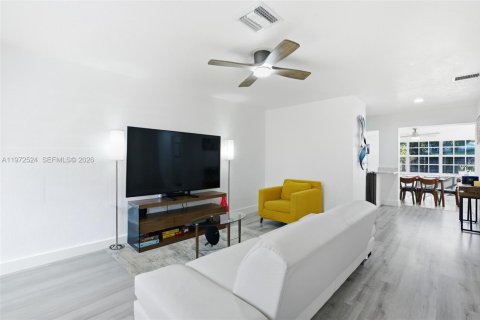 Купить виллу или дом в Лодерхилл, Флорида 3 спальни, 101.82м2, № 2040393 - фото 2