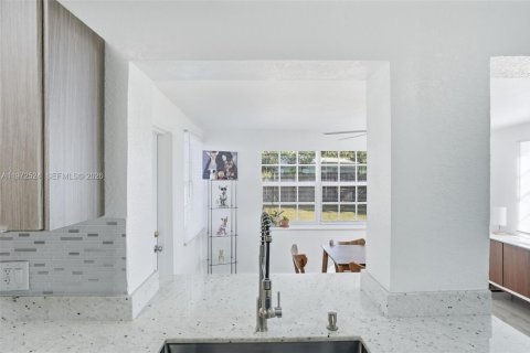 Купить виллу или дом в Лодерхилл, Флорида 3 спальни, 101.82м2, № 2040393 - фото 6