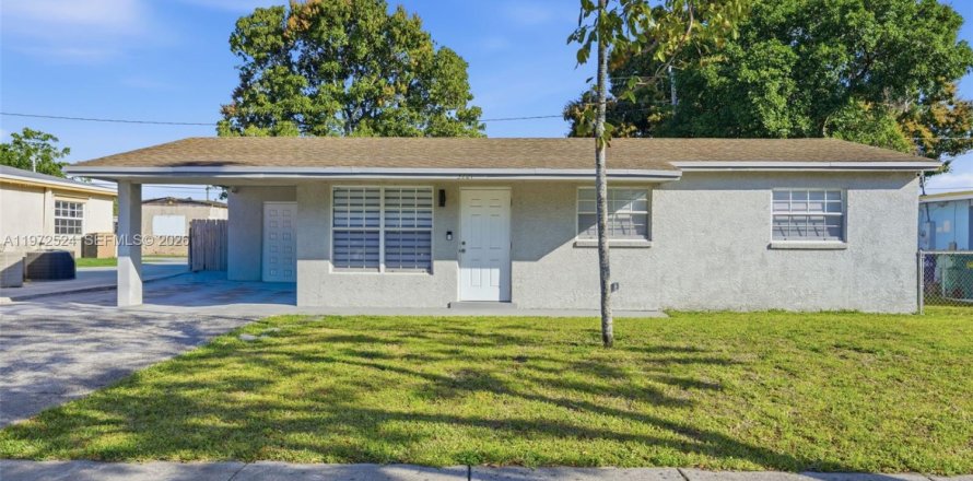 Дом в Лодерхилл, Флорида 3 спальни, 101.82м2 № 2040393