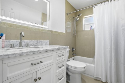 Купить виллу или дом в Лодерхилл, Флорида 3 спальни, 101.82м2, № 2040393 - фото 11