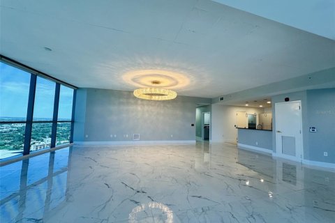 Снять в аренду кондоминиум в Орландо, Флорида 4 комнаты, 268.95м2, № 2128087 - фото 3