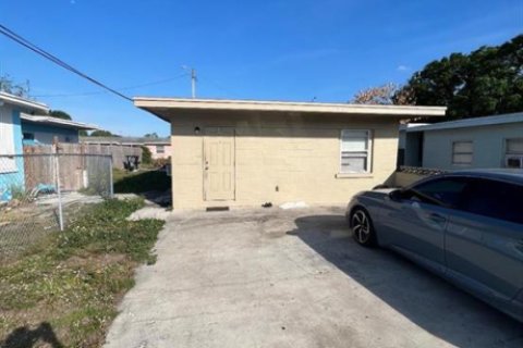Commercial property in St. Lucie, Florida 98.85 sq.m. № 2195041 - photo 3