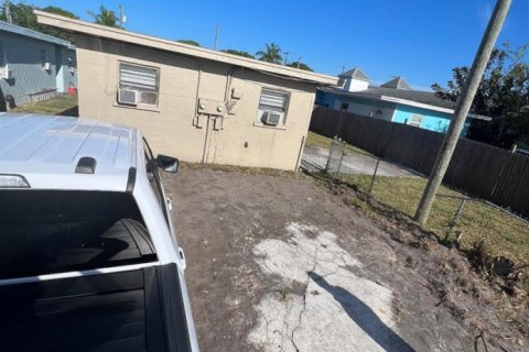 Commercial property in St. Lucie, Florida 98.85 sq.m. № 2195041