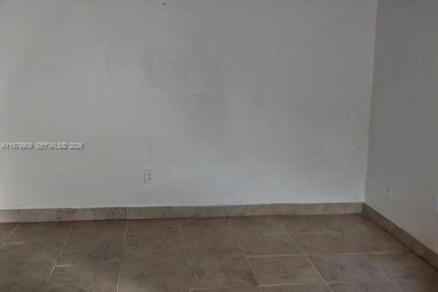 Снять в аренду коммерческую недвижимость в Хомстед, Флорида 1 спальня, 165.83м2, № 2046256 - фото 5