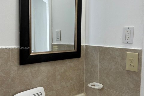 Снять в аренду коммерческую недвижимость в Хомстед, Флорида 1 спальня, 165.83м2, № 2046256 - фото 10