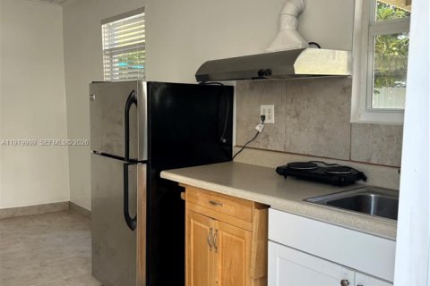 Снять в аренду коммерческую недвижимость в Хомстед, Флорида 1 спальня, 165.83м2, № 2046256 - фото 7