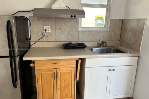Снять в аренду коммерческую недвижимость в Хомстед, Флорида 1 спальня, 165.83м2, № 2046256 - фото 9