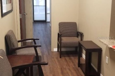 Propiedad comercial en alquiler en Oviedo, Florida, 93.55 m2 № 1562864 - foto 1