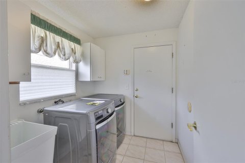 House in Sun City Center, Florida 2 bedrooms, 157.19 sq.m. № 1877199 - photo 13