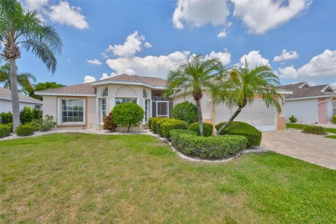 House in Sun City Center, Florida 2 bedrooms, 157.19 sq.m. № 1877199 - photo 2