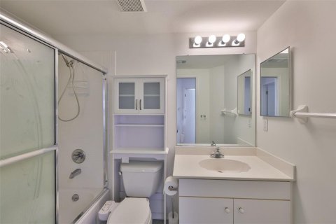 House in Sun City Center, Florida 2 bedrooms, 157.19 sq.m. № 1877199 - photo 21