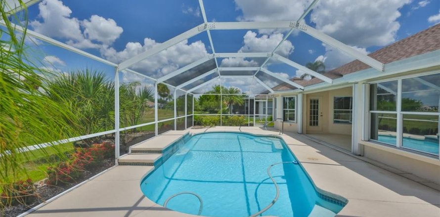 House in Sun City Center, Florida 2 bedrooms, 157.19 sq.m. № 1877199