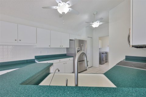 House in Sun City Center, Florida 2 bedrooms, 157.19 sq.m. № 1877199 - photo 11
