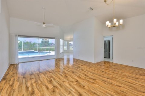 House in Sun City Center, Florida 2 bedrooms, 157.19 sq.m. № 1877199 - photo 5