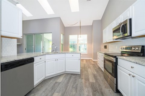 House in Orlando, Florida 4 bedrooms, 232.91 sq.m. № 2155272 - photo 13