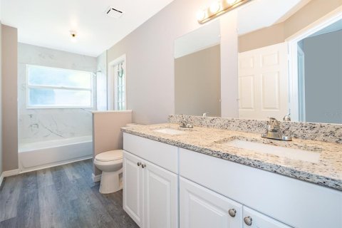 House in Orlando, Florida 4 bedrooms, 232.91 sq.m. № 2155272 - photo 24