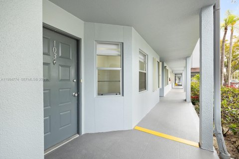 Снять в аренду кондоминиум в Пемброк-Пайнс, Флорида 2 спальни, 102.19м2, № 2051392 - фото 28