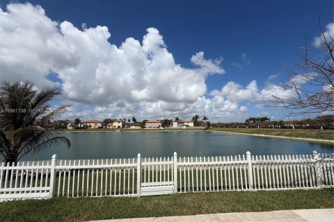 House in Homestead, Florida 4 bedrooms, 181.44 sq.m. № 2052980