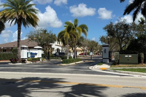 House in Homestead, Florida 4 bedrooms, 181.44 sq.m. № 2052980 - photo 3