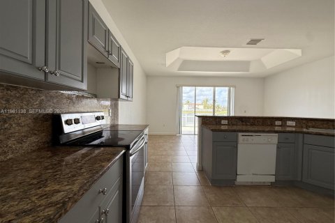 House in Homestead, Florida 4 bedrooms, 181.44 sq.m. № 2052980 - photo 17