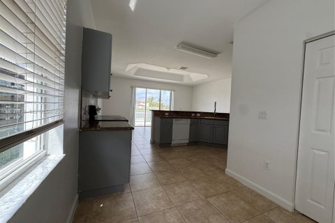 House in Homestead, Florida 4 bedrooms, 181.44 sq.m. № 2052980 - photo 20